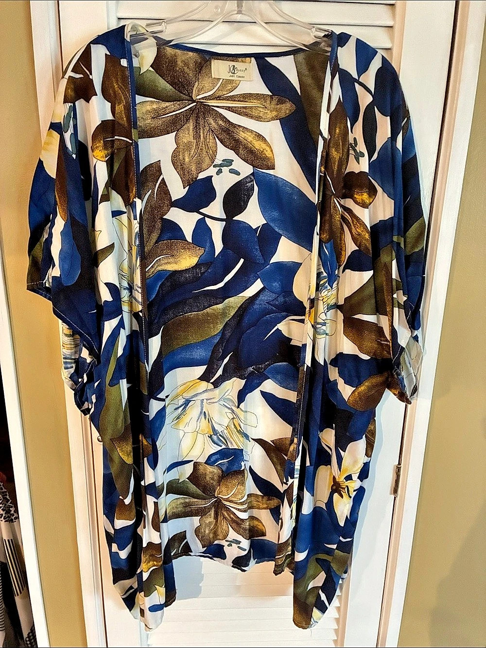 Sunny Floral Tunic in Blue & White Like New
